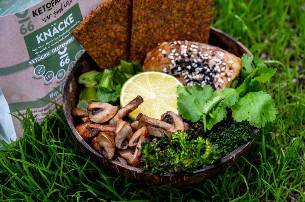 GREEN-BOWL mit KABELJAU und KNÄCKE No66 HANF&KRÄUTER