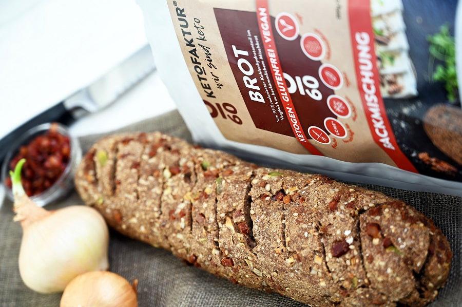 ZWIEBEL-SPECKBAGUETTE aus BACKMISCHUNG No60. - KETOFAKTUR®